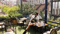 Wanita berambut cepak ini sebelumnya sudah menanggapi ledekan dari Miss USA terkait kemampuan bahasa Inggrisnya. HHen Nie justru membela Miss USA dan mengatakan bahwa ia justru telah membantunya. Foto: Instagram hhennie.official