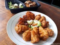 Yuk, Cicip Chikin Korea dan Nasi Goreng Kimchi Enak di Sini!