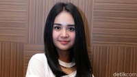 Aktris berusia 23 tahun itu terlihat cantik menawan. Pool/Ismail/detikFoto.