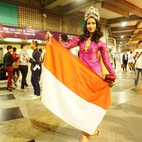 Terbang langsung dari Jakarta, Icha tampil beda dengan kebaya kutu baru berwarna pink. Ia menyebut mengenakan kebaya menunjukkan dukungannya pada perwakilan sekaligus mengenalkan budaya khas Indonesia kepada dunia. Foto: Frieda Isyana Putri/Detikcom
