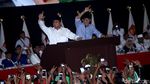 Senyum Anies Saat Salam Dua Jari di Konferensi Gerindra
