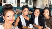 Begini gayanya saat sarapan bareng Miss Korea, Miss Bangkok, Miss Myanmar, dan Miss China di Bangkok, Thailand. Ia terlihat hanya menyesap secangkir teh hangat. Foto: Instagram hhennie.official