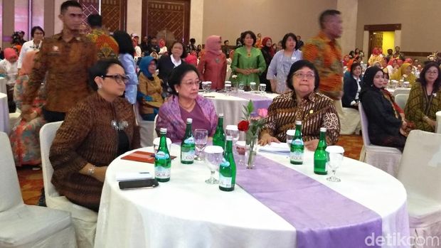  Paguyuban Pimpinan Tinggi Perempuan Indonesia menggelar peringatan Hari Ibu bertajuk 'Super Showbiz Perempuan 4.0'.