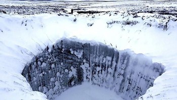 Tanah beku (permafrost) di Siberia kerap menyimpan metana, yang jika dipanaskan akan menimbulkan ledakan besar tak lama setelah gas tersebut mulai menguap. (Foto: Internet)