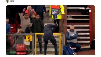 Selain pendukung Manchester United sepertinya murka dengan dipecatnya Jose Mourinho. Foto: Istimewa