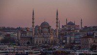 Masjid Biru atau Masjid Sultan Ahmed di Istanbul, Turki. Chris McGrath/Getty Images
