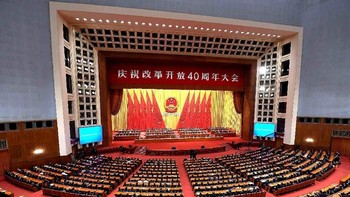 Keduanya ternyata menghadiri malam penghargaan yang digelar oleh pemerintah China di Beijing. Mereka termasuk dalam 100 tokoh yang diberi penghargaan atas kontribusi besar pada China. Foto: CGTN