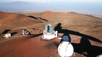 Kebanyakan objek-objek terluar ini ditemukan menggunakan fasilitas yang ada di Mauna Kea Observatories, Hawaii. Foto: National Astronomical Observatoy of Japan