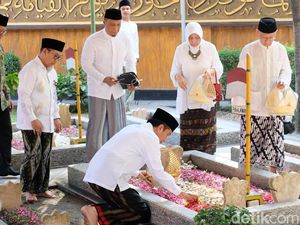 Ke Jombang, Jokowi Bertemu Gus Sholah dan Ziarah ke Makam Gus Dur