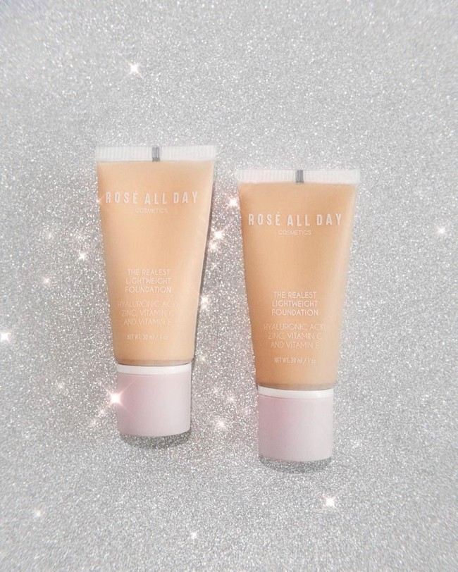 Jika banyak kosmetik lokal yang merilis produk pertamanya adalah liquid lipstick, berbeda dengan brand kecantikan Rose All Day. Brand lokal ini merilis foundation untuk produk pertamanya. Sangat jarang, brand indie lokal merilis foundation sehingga Rose All Day menarik perhatian peminat kosmetik.  Foto: dok. Rose All Day