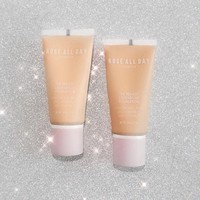 Jika banyak kosmetik lokal yang merilis produk pertamanya adalah liquid lipstick, berbeda dengan brand kecantikan Rose All Day. Brand lokal ini merilis foundation untuk produk pertamanya. Sangat jarang, brand indie lokal merilis foundation sehingga Rose All Day menarik perhatian peminat kosmetik.  Foto: dok. Rose All Day