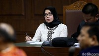 Eni Saragih menjadi salah satu tersangka suap proyek PLTU Riau-1. Ia terjerat OTT KPK terkait kasus suap proyek PLTU tersebut beberapa waktu lalu.