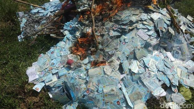 29.200 KTP Rusak Dibakar di Rembang, Ribuan Lainnya Menyusul