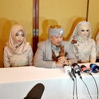 Berbagai sumber menyembutkan Bebi Silvana pernah berkarir di dunia hiburan sebelumnya. Ia pernah bekerja sebagai seorang model dan bintang iklan sebelum berhijab. Foto: Tri Ispranoto/detikFoto