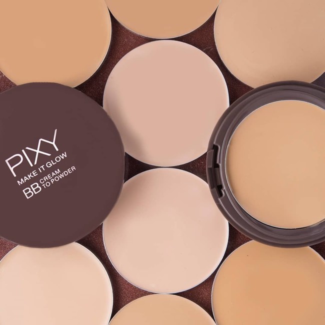 Pixy Cosmetics namanya semakin meroket di 2018 ini. Setelah merilis rangkaian produk bernama Make It Glow, kosmetiknya tersebut semakin dicari penikmat makeup. Produk Make It Glow di antaranya adalah primer, cushion, bedak yang dibalut dalam packaging elegan.  Foto: dok. Pixy Cosmetics