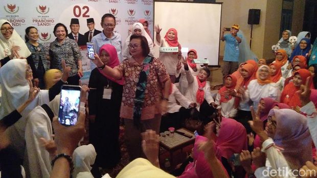 Lewat Video Call, Prabowo Sapa Emak-emak Pendukungnya di Yogya