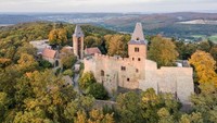 Kastil Frankenstein yang dibangun abad ke-13. Kastil ini tempat kelahiran Konrad Dippel, seorang alkemis yang mengklaim telah menemukan ramuan kehidupan abadi dan konon bereksperimen dengan mayat (Alamy/CNN Travel)