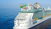 Liberty of the Seas telah direnovasi pada tahun 2016. Fasilitas hiburan utama di dalamnya Tidal Wave yang merupakan seluncuran bergaya bumerang pertama di laut (Liberty of the Seas/Facebook)