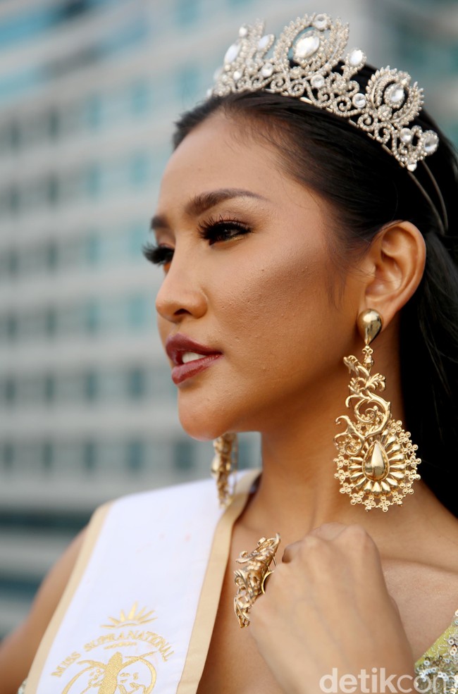 Sebelum mengikuti ajang Puteri Indonesia, Wilda ternyata pernah mencoba peruntungan sebagai calon polisi wanita untuk menuruti kata bibinya. Namun, empat kali ia gagal lolos tes masuk. Impianku sebenarnya pengin jadi aktris karena aku aktif di teater kampus dan gereja, ucap Wilda. Foto: Rachman Haryanto/detikfoto