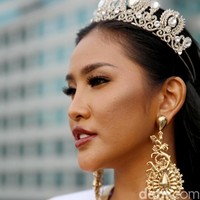 Sebelum mengikuti ajang Puteri Indonesia, Wilda ternyata pernah mencoba peruntungan sebagai calon polisi wanita untuk menuruti kata bibinya. Namun, empat kali ia gagal lolos tes masuk. Impianku sebenarnya pengin jadi aktris karena aku aktif di teater kampus dan gereja, ucap Wilda. Foto: Rachman Haryanto/detikfoto