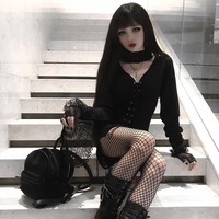 Tampilan Kina Shen sendiri memang tidak bisa dibilang natural. Ia terlihat menerapkan makeup tebal dan lensa kontak. Foto: Instagram @kinashen