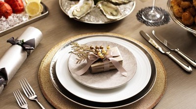 10 Ide Menata Meja Makan Cantik Berkonsep Natal