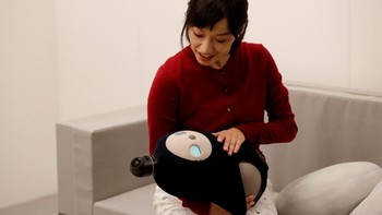 Jika penasaran ingin memiliki robot Lovot maka siapkanlah dana sebesar 349.000 Yen atau sekitar Rp 45 juta untuk memesannya. Namun, harap bersabar ya, karena robot Lovot mulai dikirimkan pada awal tahun 2020.