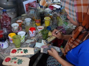 Berkah Natal bagi Perajin Pernak-pernik di Jombang