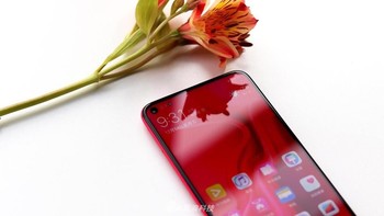 Bentangan layar Nova 4 sendiri 6,4 inch dengan resolusi Full HD+. Foto: CNMO