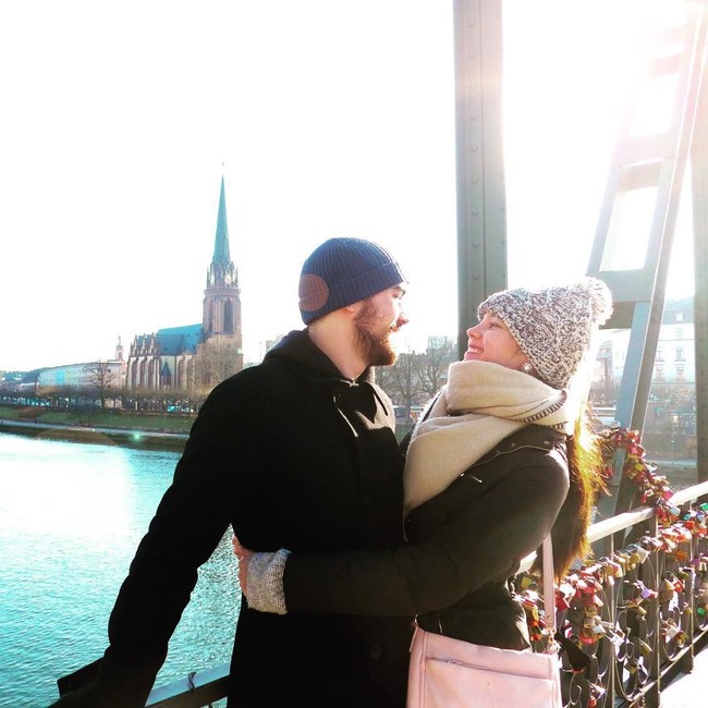 Catriona dan Clint saat berlibur ke Eropa. Selain ke negeri empat musim, negara-negara tropis juga menjadi destinasi favorit mereka. (Foto: Instagram)