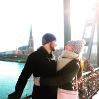 Catriona dan Clint saat berlibur ke Eropa. Selain ke negeri empat musim, negara-negara tropis juga menjadi destinasi favorit mereka. (Foto: Instagram)