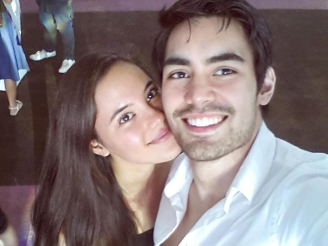 Catriona Gray menjadi sorotan setelah berhasil meraih gelar Miss Universe 2018. Di balik perjuangannya di ajang tersebut, Catriona mendapat dukungan penuh dari sang kakasih. Dialah Clint Bondad. Di Instagram, mereka kerap memamerkan momen mesranya. (Foto: Instagram)