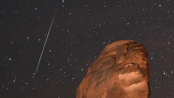 Hujan meteor tahunan ini selalu berlangsung dari tanggal 4–17 Desember ketika Bumi melintasi puing-puing asteroid 3200 Phaethon. (Foto: Ethan Miller/Getty Images)