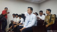 Ia ketahuan membagikan kupon umrah saat kampanye. Pengadilan Negeri Jakarta Pusat mengganjarnya dengan vonis tiga bulan penjara dan denda Rp 5 juta subsider satu bulan penjara.Di PN Jakpus, Mandala Shoji divonis bersalah melanggar aturan pemilu karena membagi-bagikan kupon umrah. Mandala Shoji divonis hukuman 3 bulan penjara dan denda Rp 5 juta subsider 1 bulan penjara.Zunita Amalia Putri/detikcom