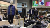Produk yang dijual sangat beragam, mulai dari pakaian, tas, hingga sepatu. Semuanya dijual dengan harga miring, jauh lebih murah ketimbang harga di Paris.