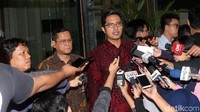 Kabiro Humas KPK Febri Diansyah bersama sejumlah LSM yang berkecimpung dalam isu-isu lingkungan memberi keterangan pers di Gedung KPK, Jalan Kuningan Persada, Jakarta Selatan, Selasa (18/12/2018).