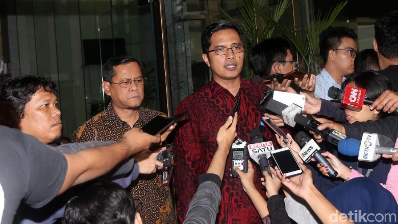 KPK Cecar Khofifah soal Rekomendasi untuk Haris Hasanuddin KPK Cecar Khofifah soal Rekomendasi untuk Haris Hasanuddin