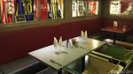 Gokil! Ada Mobil F1 Ditempel di Dinding Cafe Ini