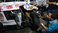 Mobil listrik Blits mengalami kecelakaan di 60 km sebelum memasuki kota Medan, dengan menabrak mobil patwal yang berada di depan.  Foto: dok. Blits
