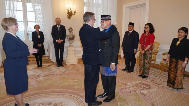 Peter F Gontha raih bintang kehormatan dari Presiden Polandia