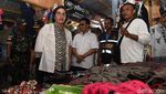 Pakai Topi Khas Papua, Sri Mulyani ke PLBN Skouw hingga Pasar