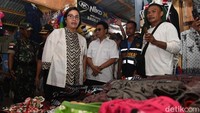 Sementara itu, dalam percakapan dengan para pedagang, Menkeu juga menerima banyak masukan terkait berkurangnya volume perdagangan di wilayah perbatasan tersebut. Pool/Kementerian Keuangan.