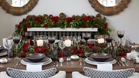 Momen Natal pastinya diramaikan dengan keluarga yang antusias makan bersama. Meja makan desain seperti ini pasti bikin malam Natal meriah.  Foto: Istimewa