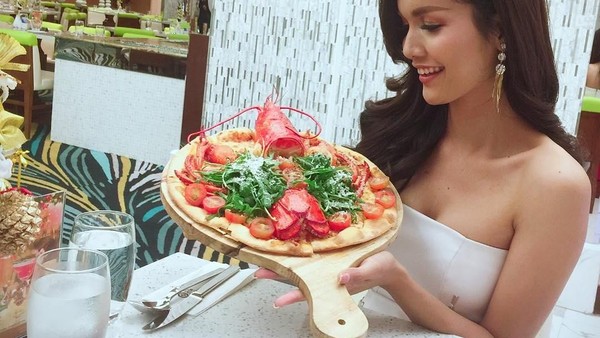 Ramai Dibicarakan, Finalis Miss Universe Kamboja Ternyata Hobi Makan