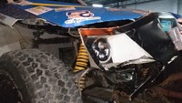 Seketika Blits tertabrak dari belakang oleh Kasuari hingga terdorong ke depan menabrak mobil patwal yang di depan Blits. Foto: dok. Blits