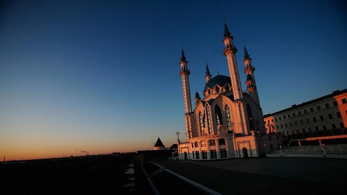Masjid sebagai tempat ibadah dibangun tak hanya indah namun juga bersih dan nyaman. Inilah 10 Masjid Terindah yang ada di dunia. Penasaran?