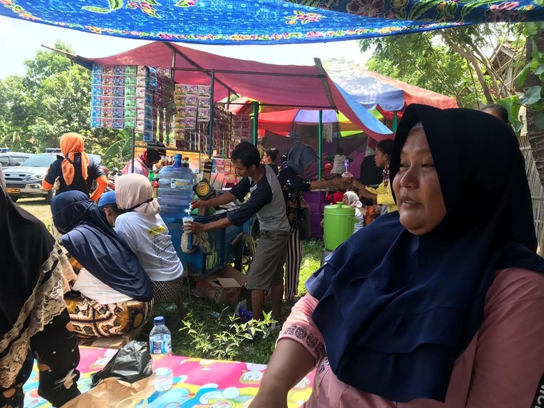 Salaman dengan Sandiaga Uno, Penjaja Kopi Ini Nangis dan Gemetar Salaman dengan Sandiaga Uno, Penjaja Kopi Ini Nangis dan Gemetar