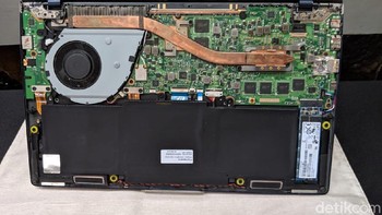 Ketika cangkang Zenbook dibuka. Foto: detikINET/Adi Fida Rahman