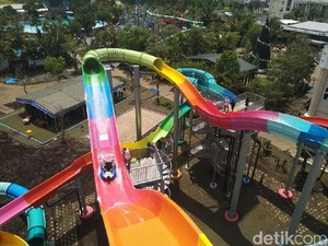 Seru Abis! Meluncur 60 Km per Jam di Waterpark Keren Ini