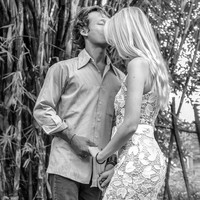 I love you berarti aku akan mencintaimu dan berdiri di sisimu bahkan melalui saat-saat terburuk. Itu berarti mencintaimu ketika kamu berada dalam suasana hati yang buruk atau terlalu lelah untuk melakukan hal-hal yang ingin aku lakukan. Itu berarti mencintaimu ketika kamu terjatuh, tidak hanya bersama ketika kamu senang, tulis Polly di salah satu keterangan unggahan Instagramnya. Foto: Instagram @pollyoddsocks